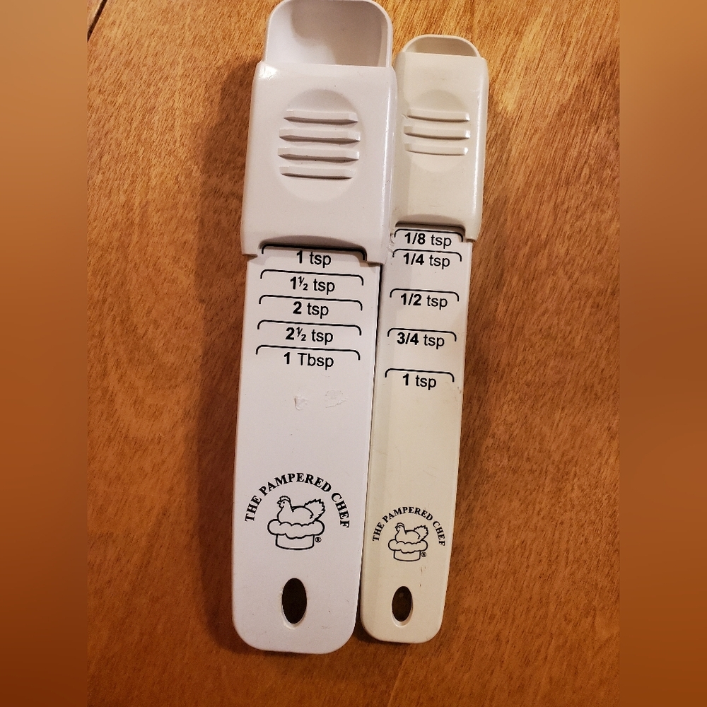 Pampered Chef Set Of 2 Adjustable Dry Measuring Spoons Teaspoon & Tablespoon